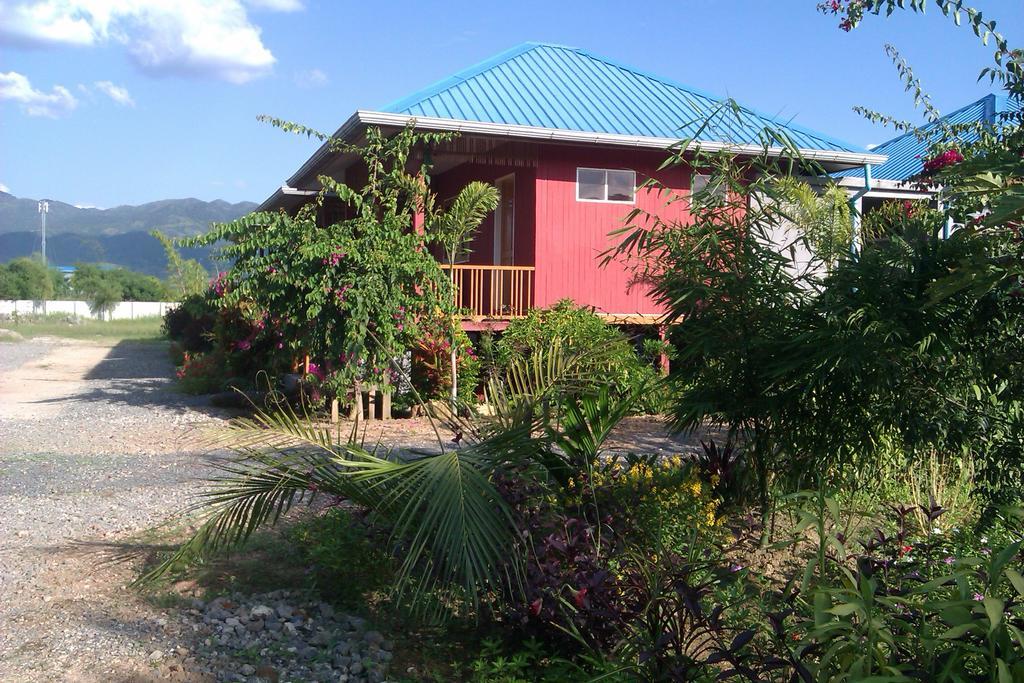 Motel Album Nyaung Shwe Exterior foto